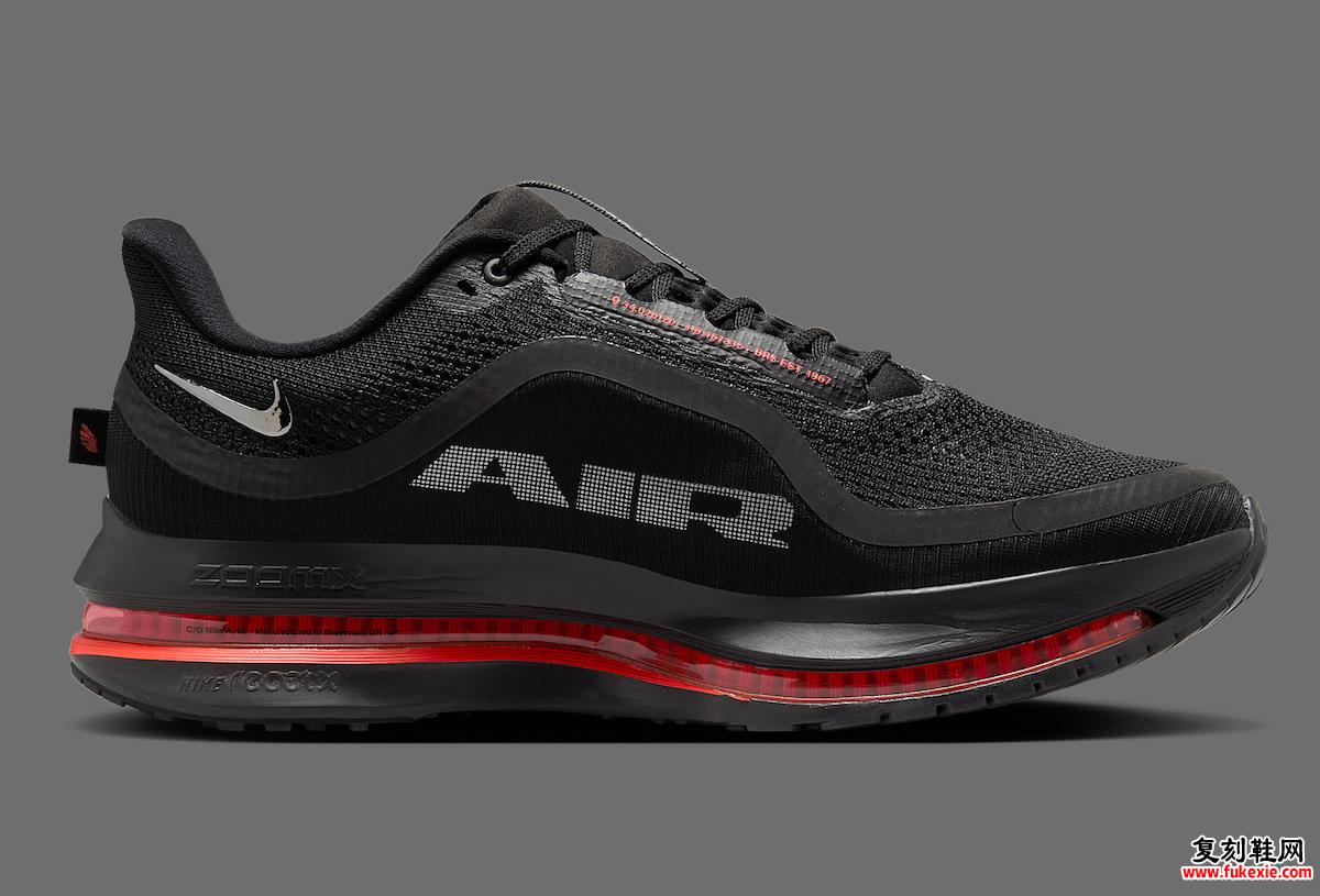 Nike Pegasus Premium Black Bright Crimson 的反面侧视图，中底饰有超大 Air 品牌标识