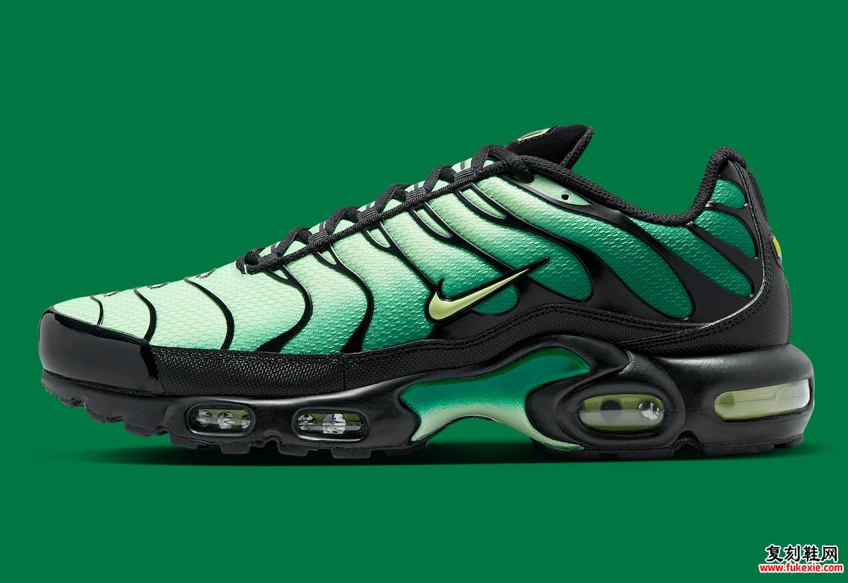 Nike Air Max Plus 的侧面轮廓展示了绿色到黑色的渐变鞋面。