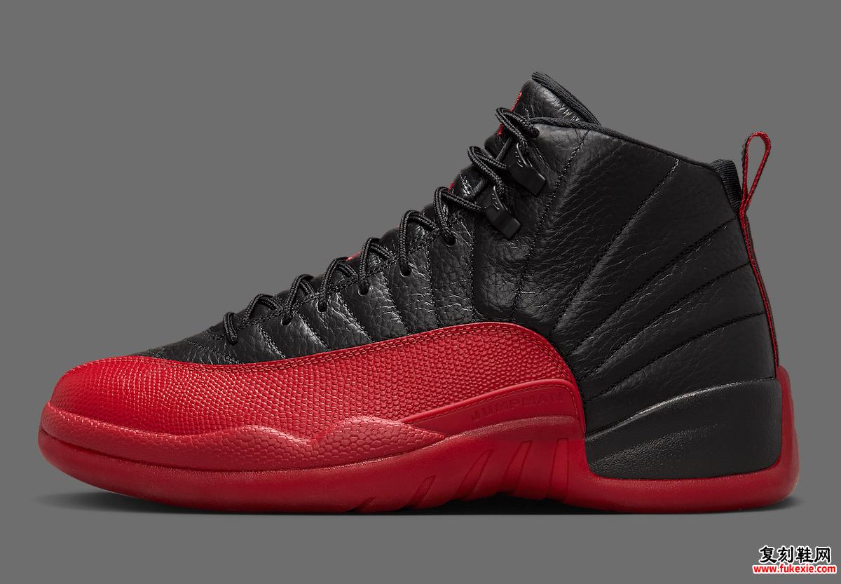 Air Jordan 12 Flu Game 2025侧视图展示了黑色和Varsity Red的配色。