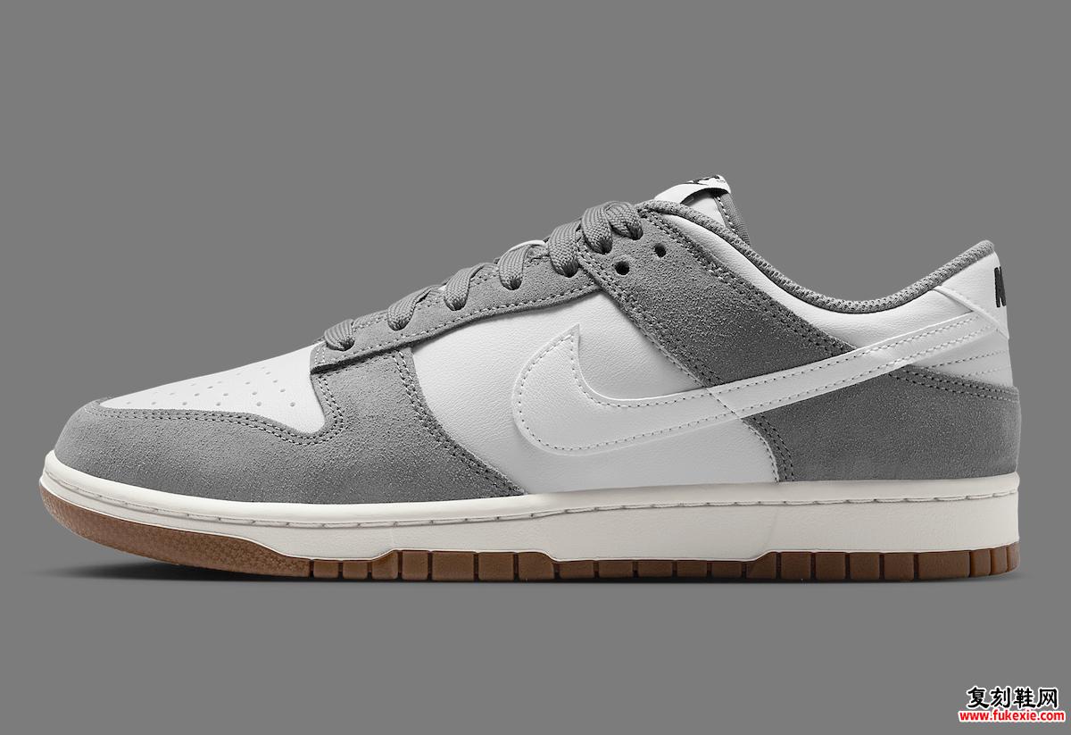 Nike Dunk Low “Grey Suede” 的侧面，白色皮革 Swoosh 标志和橡胶鞋底