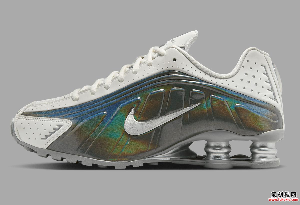 Nike Shox R4 White Iridescent 侧视图，呈现变色鞋面和银色 Shox 缓震系统