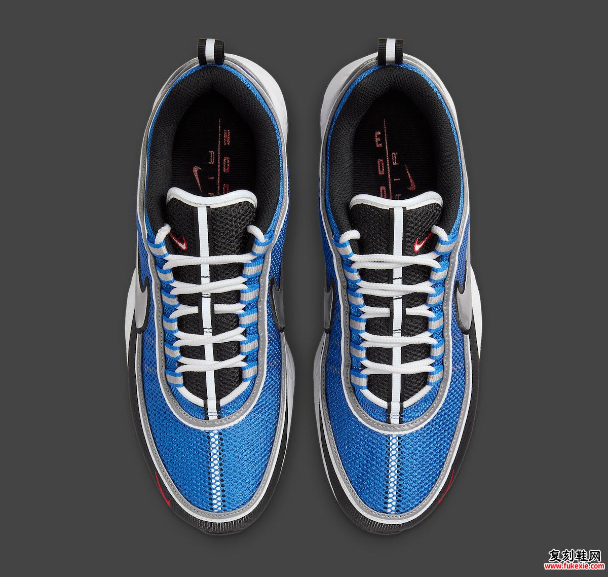 Nike Air Zoom Spiridon “Signal Blue” 的俯视图，展示了详细的系带系统、黑色鞋舌和白色中底。