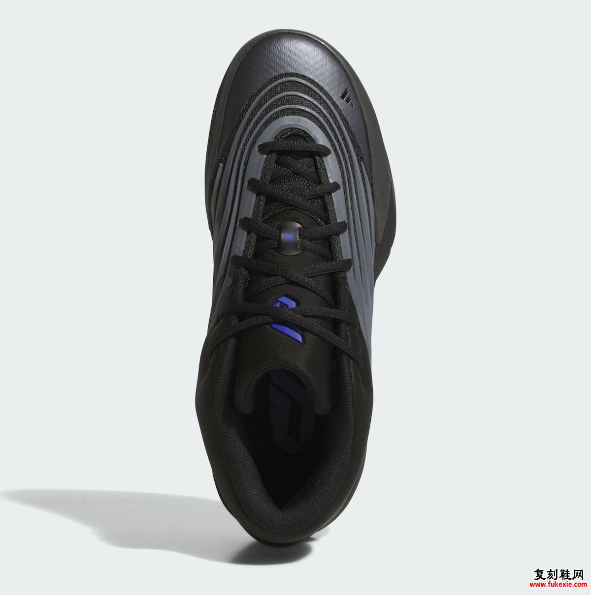 adidas Dame 10 “Core Black” 的俯视图突出了其系带系统。