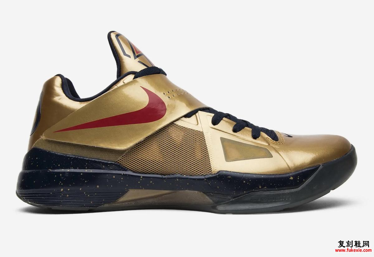 Nike KD 4 Gold Medal 的侧视图，金属金鞋面和红色 Swoosh 标志。