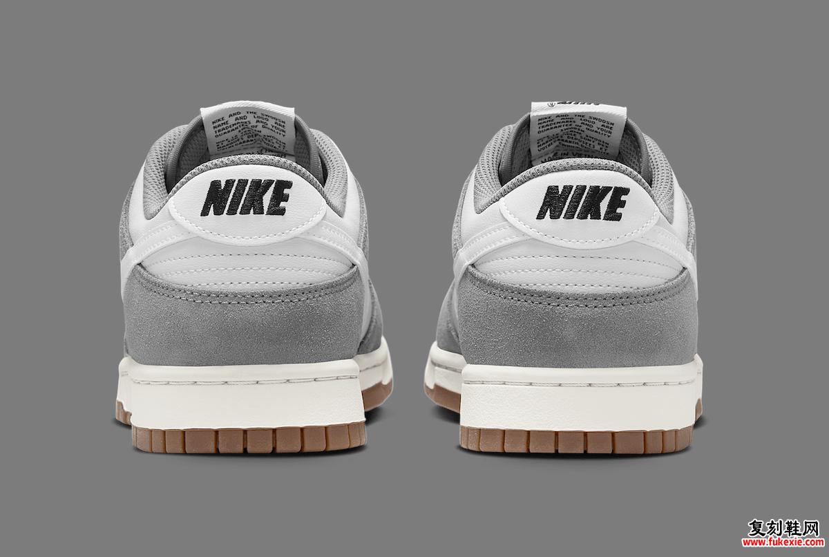 Nike Dunk Low “Grey Suede” 鞋跟视图，饰有刺绣 Nike 品牌标识和经典橡胶外底