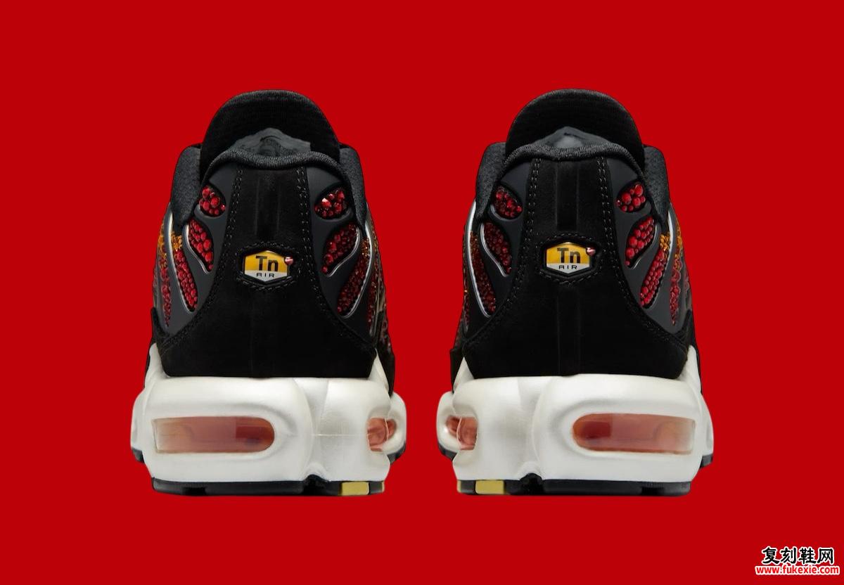 施华洛世奇 X NIKE AIR MAX PLUS “SUNSET” 将于 2025 年 12 月发布